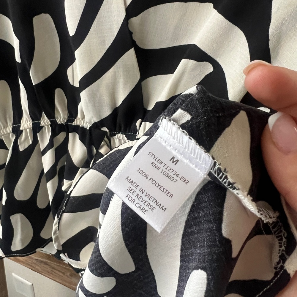 SWEET RAIN NWOT - Black and White Women's Top - Picture 4 of 4